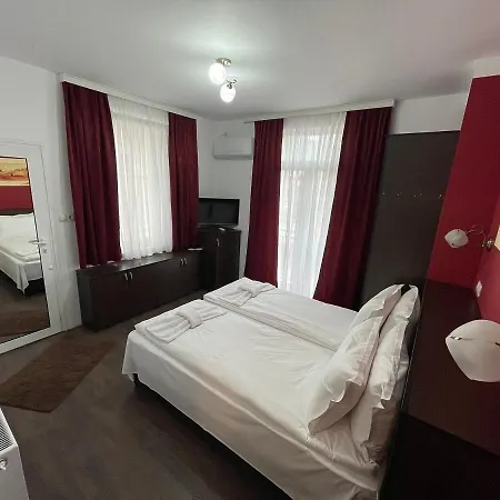 деметра Pensión *